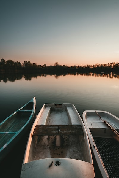 boats at dawn. Artist: Felix Mittermeier. Unsplash